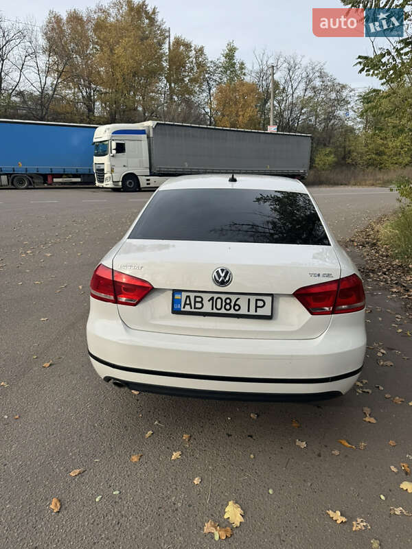 Седан Volkswagen Passat 2012 в Киеве