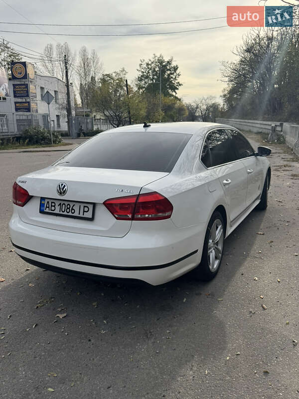 Седан Volkswagen Passat 2012 в Киеве