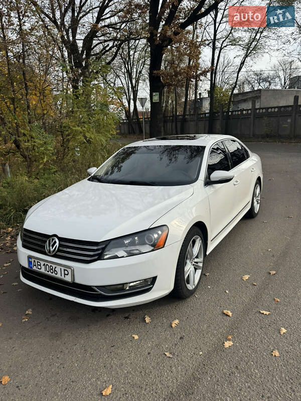 Седан Volkswagen Passat 2012 в Киеве