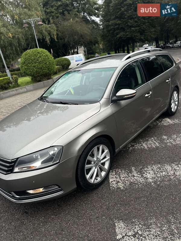 Седан Volkswagen Passat 2013 в Ровном