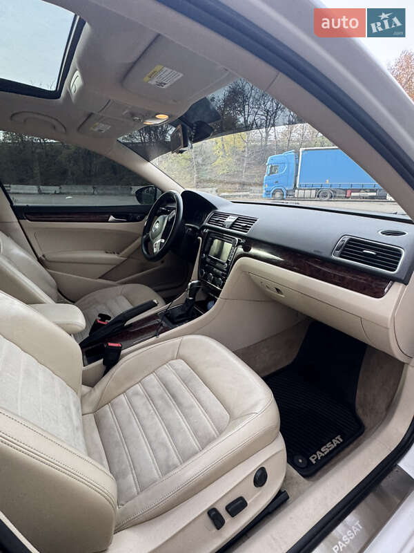Седан Volkswagen Passat 2012 в Киеве