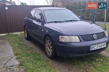 Седан Volkswagen Passat 1998 в Стрию
