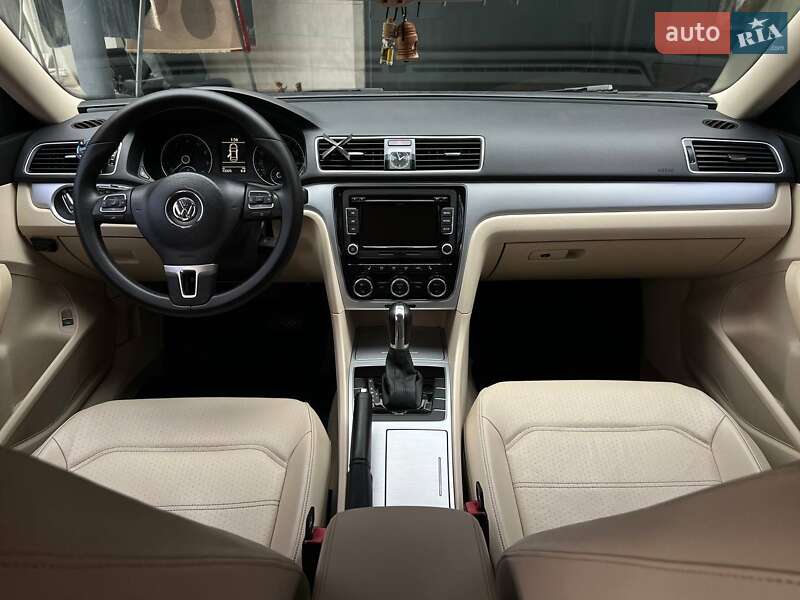 Седан Volkswagen Passat 2012 в Одессе