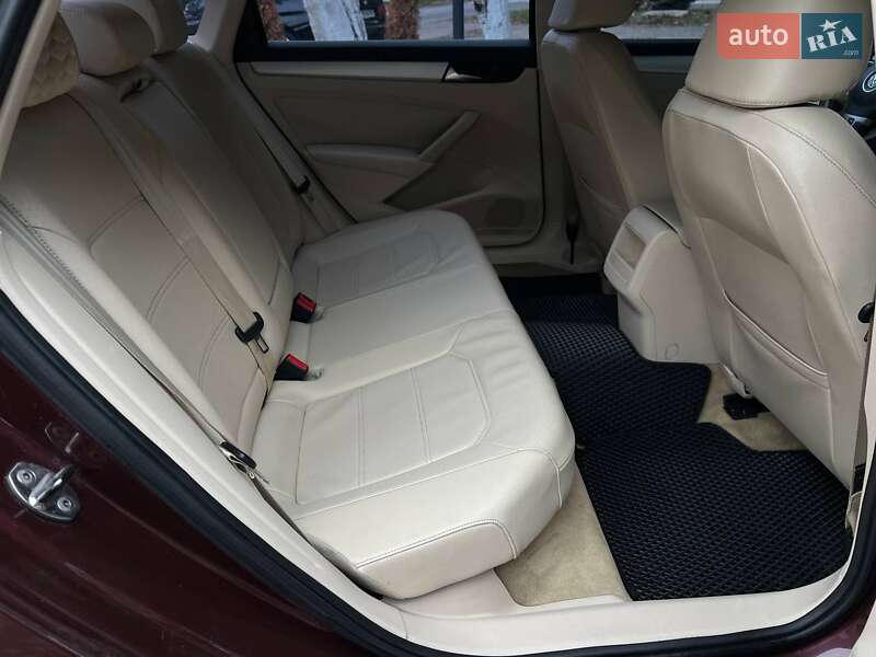 Седан Volkswagen Passat 2012 в Одессе