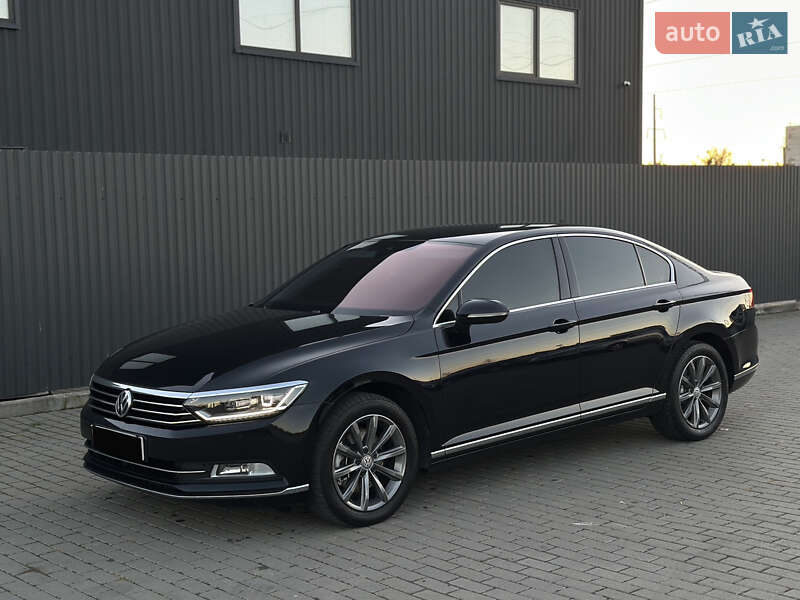 Седан Volkswagen Passat 2016 в Ужгороде
