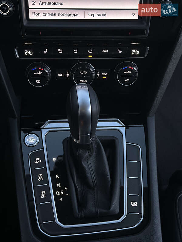 Седан Volkswagen Passat 2016 в Ужгороде