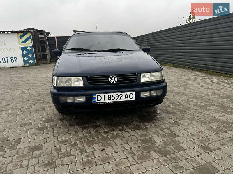 Седан Volkswagen Passat 1996 в Ирпене