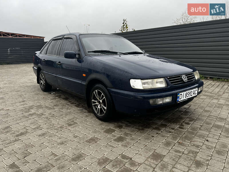 Седан Volkswagen Passat 1996 в Ирпене