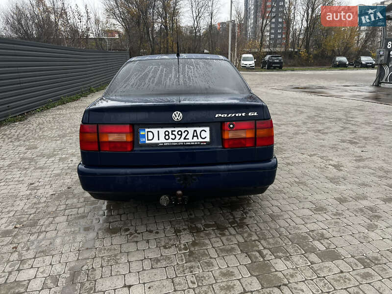 Седан Volkswagen Passat 1996 в Ирпене