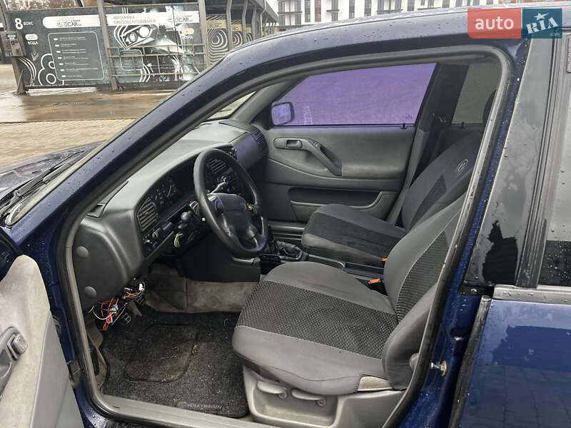 Седан Volkswagen Passat 1996 в Ирпене