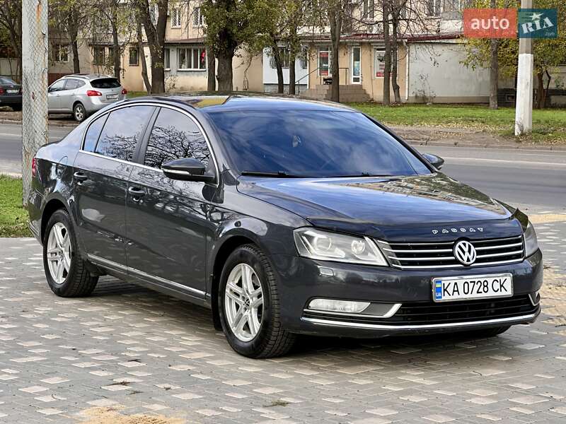 Седан Volkswagen Passat 2011 в Одесі