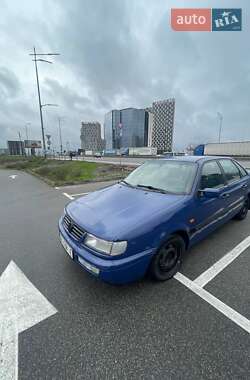 Седан Volkswagen Passat 1996 в Києві