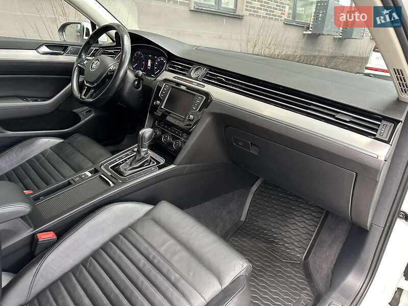 Універсал Volkswagen Passat 2017 в Львові