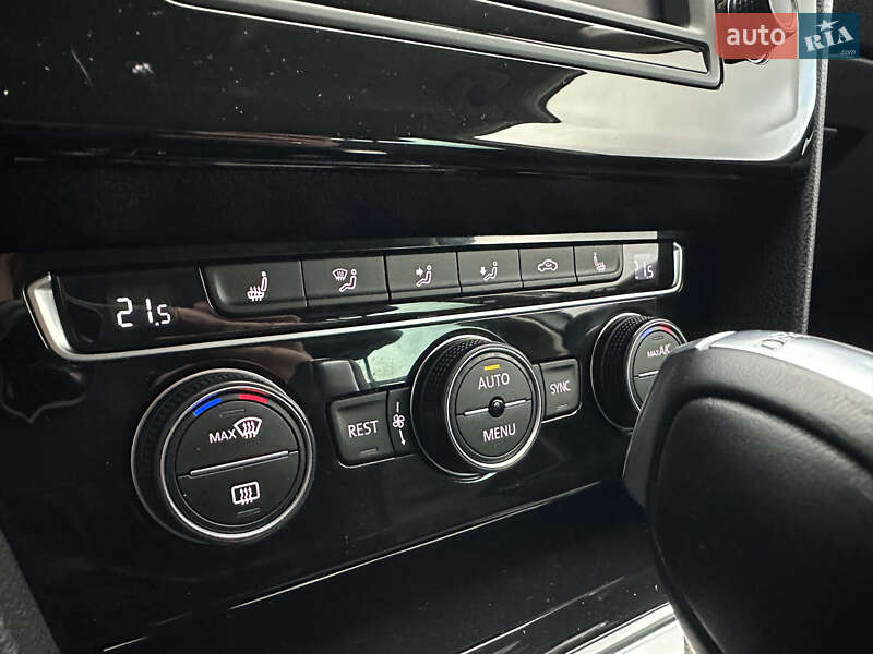 Універсал Volkswagen Passat 2017 в Львові