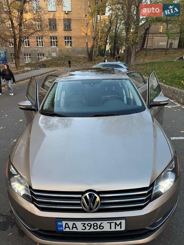 Седан Volkswagen Passat 2014 в Киеве