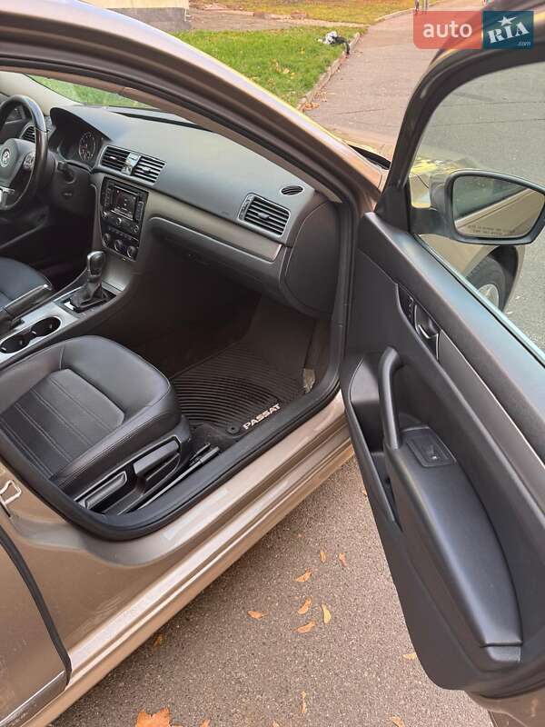 Седан Volkswagen Passat 2014 в Киеве