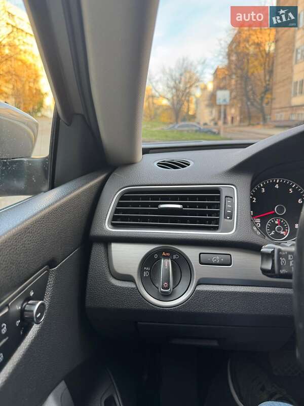Седан Volkswagen Passat 2014 в Киеве