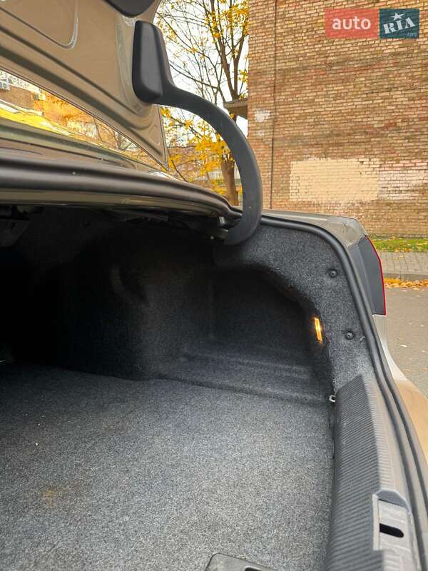 Седан Volkswagen Passat 2014 в Киеве