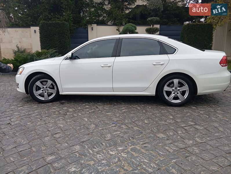 Седан Volkswagen Passat 2012 в Львове