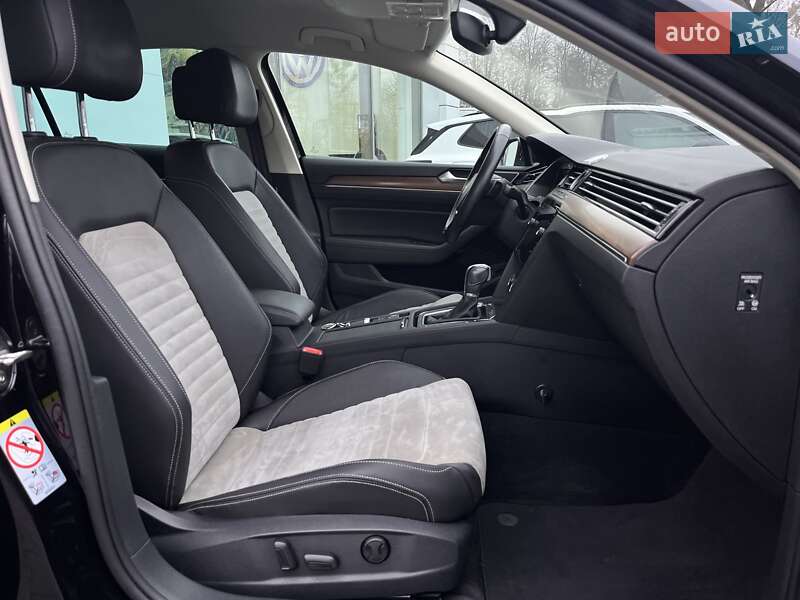 Седан Volkswagen Passat 2018 в Житомире