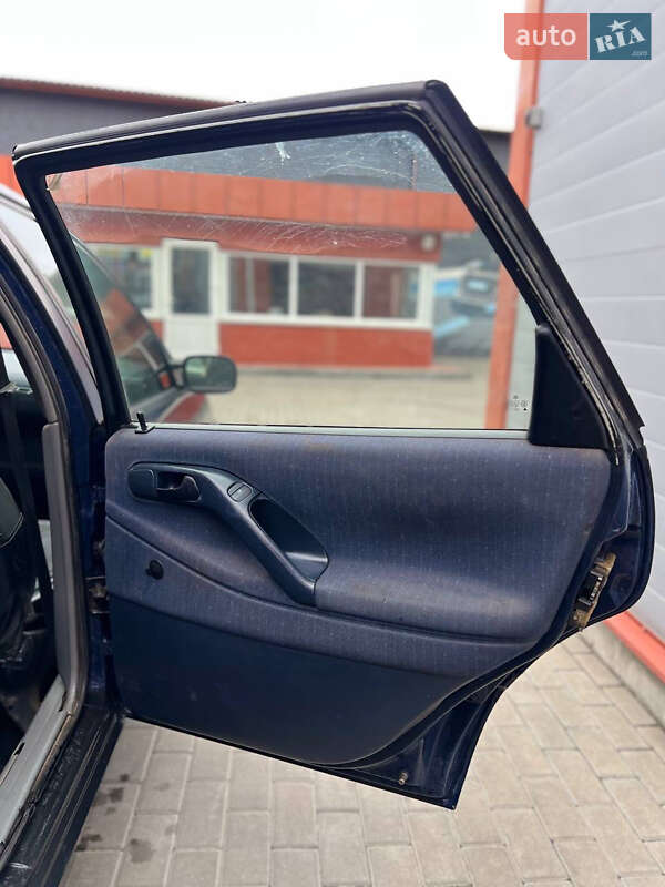 Седан Volkswagen Passat 1996 в Сумах