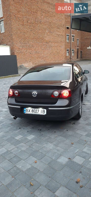 Седан Volkswagen Passat 2005 в Староконстантинове