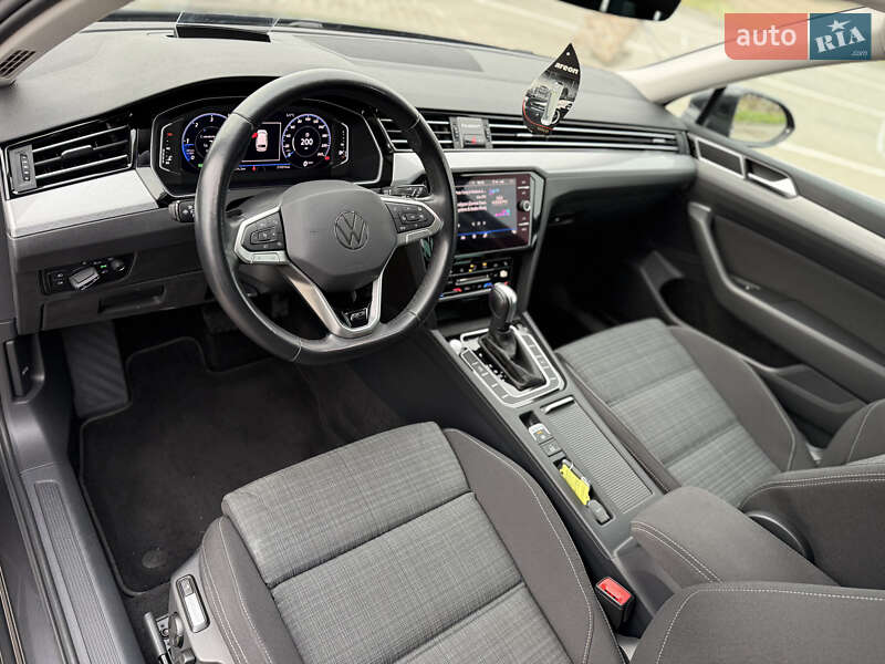 Универсал Volkswagen Passat 2021 в Луцке