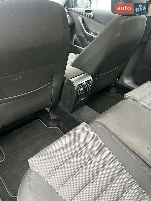 Універсал Volkswagen Passat 2010 в Луцьку