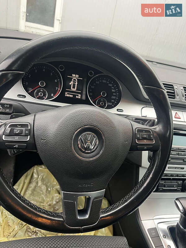 Універсал Volkswagen Passat 2010 в Луцьку