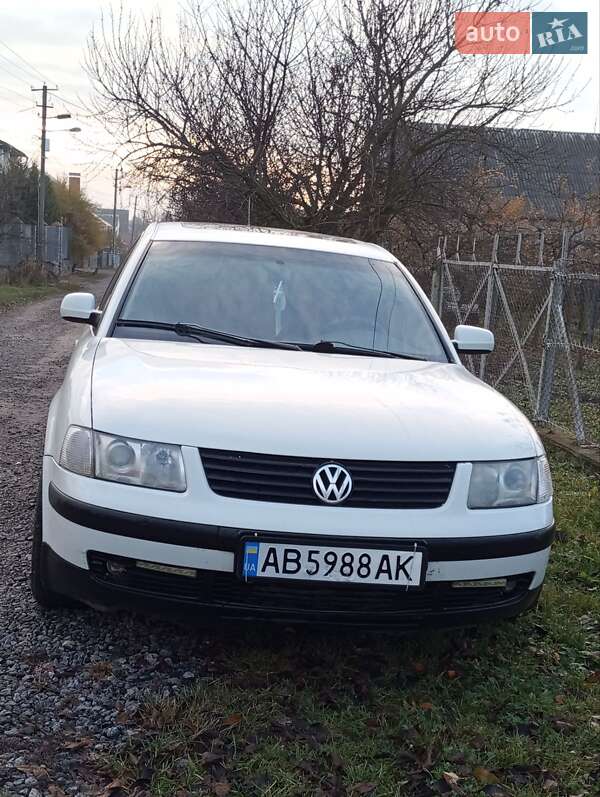 Седан Volkswagen Passat 2000 в Баре