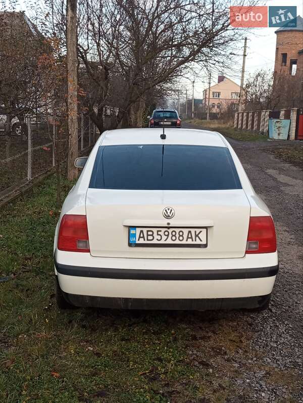Седан Volkswagen Passat 2000 в Баре