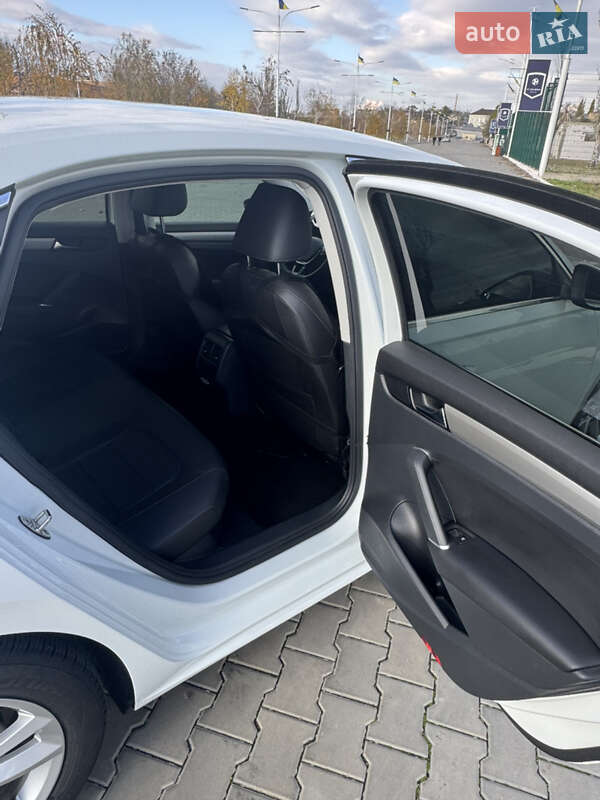 Седан Volkswagen Passat 2020 в Измаиле