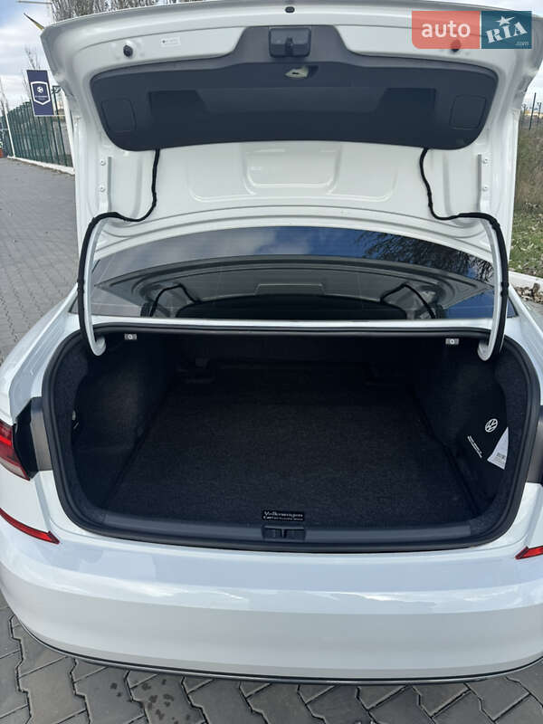 Седан Volkswagen Passat 2020 в Измаиле