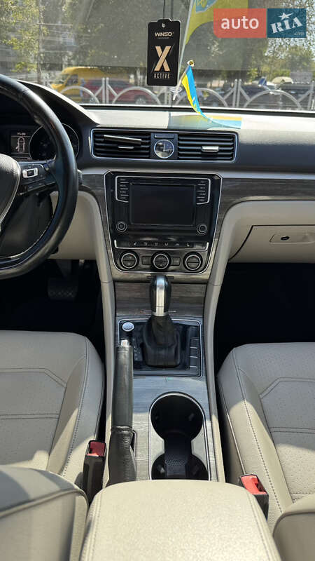 Седан Volkswagen Passat 2016 в Днепре