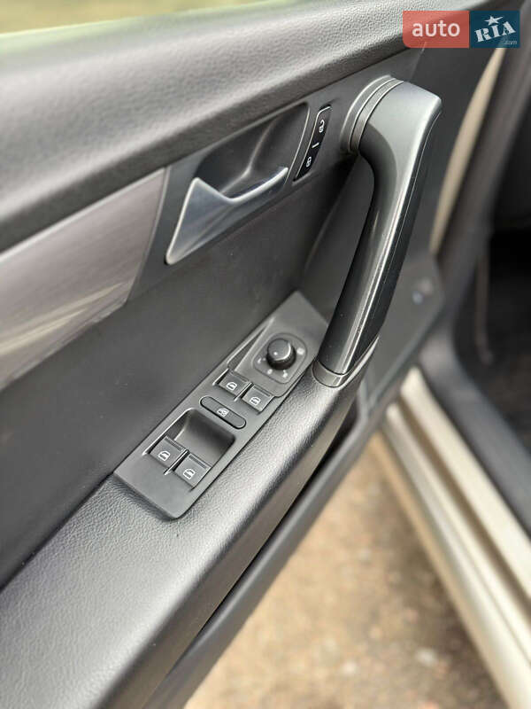 Седан Volkswagen Passat 2013 в Киеве