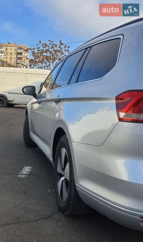 Універсал Volkswagen Passat 2015 в Одесі