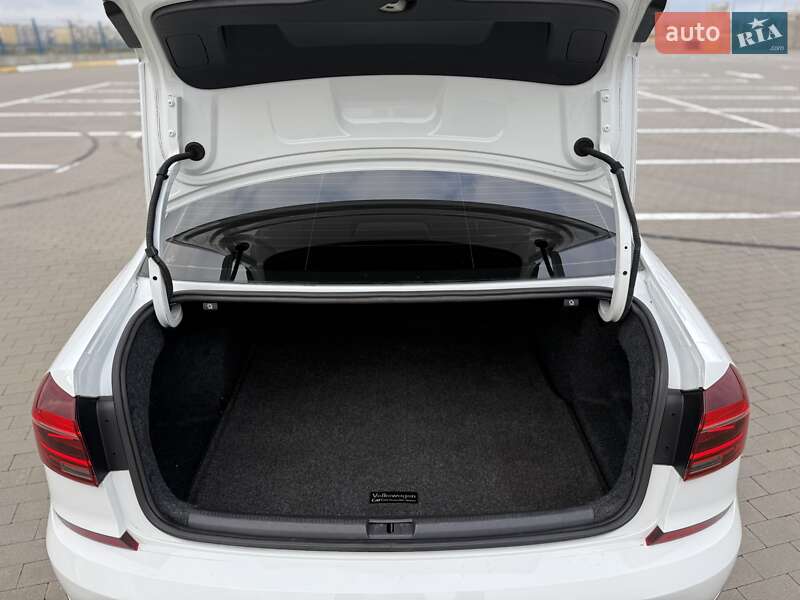 Седан Volkswagen Passat 2018 в Одессе
