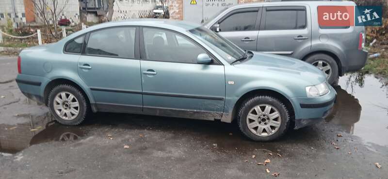 Седан Volkswagen Passat 2000 в Ракитном