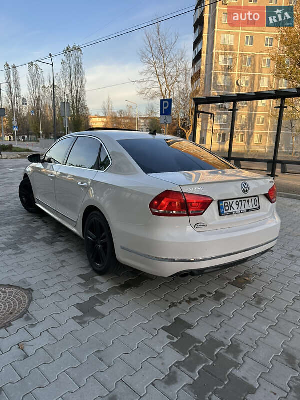 Седан Volkswagen Passat 2011 в Вараше