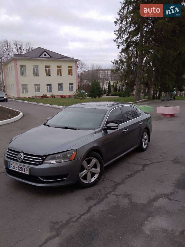 Седан Volkswagen Passat 2012 в Тростянце