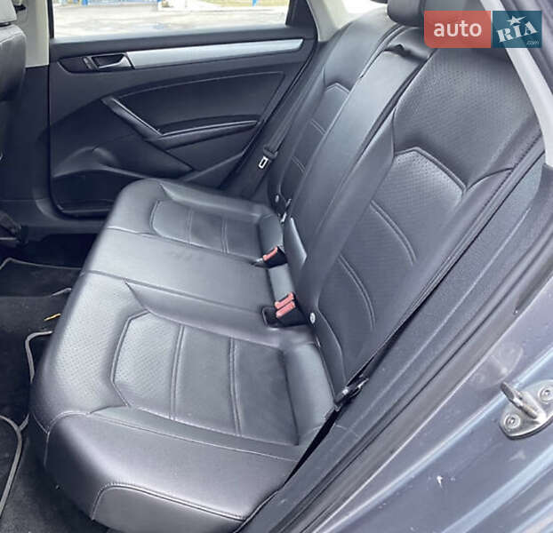 Седан Volkswagen Passat 2012 в Тростянце