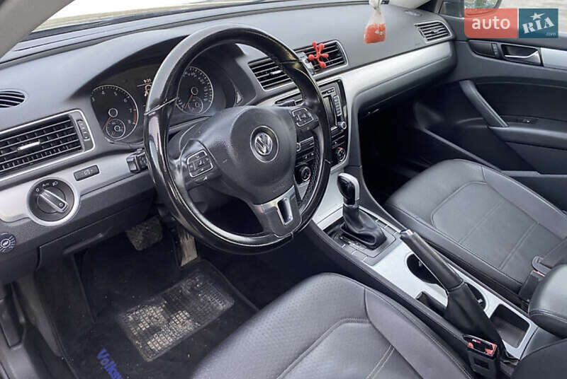 Седан Volkswagen Passat 2012 в Тростянце