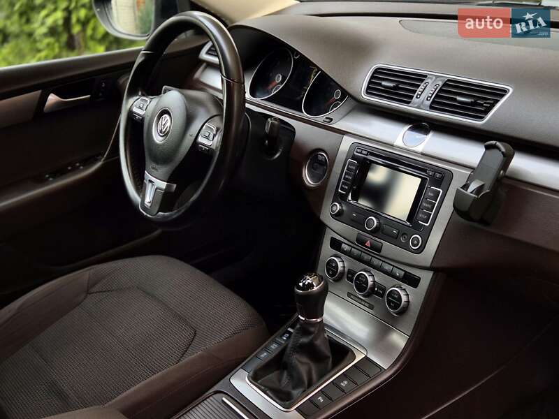 Универсал Volkswagen Passat 2013 в Запорожье