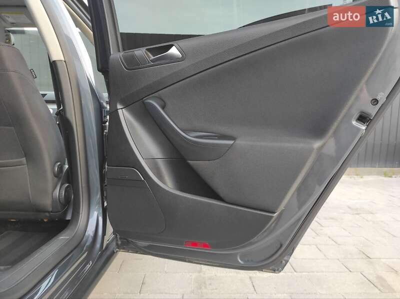 Универсал Volkswagen Passat 2009 в Мостиске