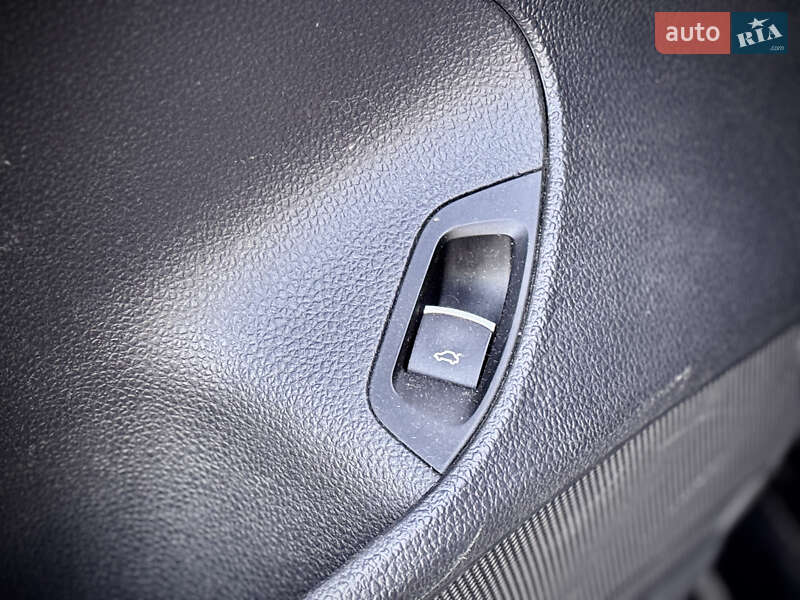 Седан Volkswagen Passat 2012 в Львове