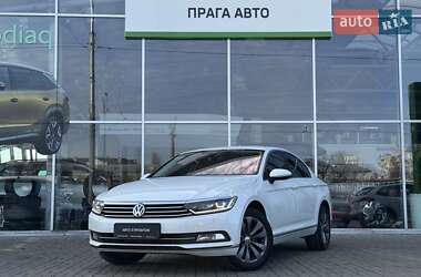 Седан Volkswagen Passat 2018 в Киеве