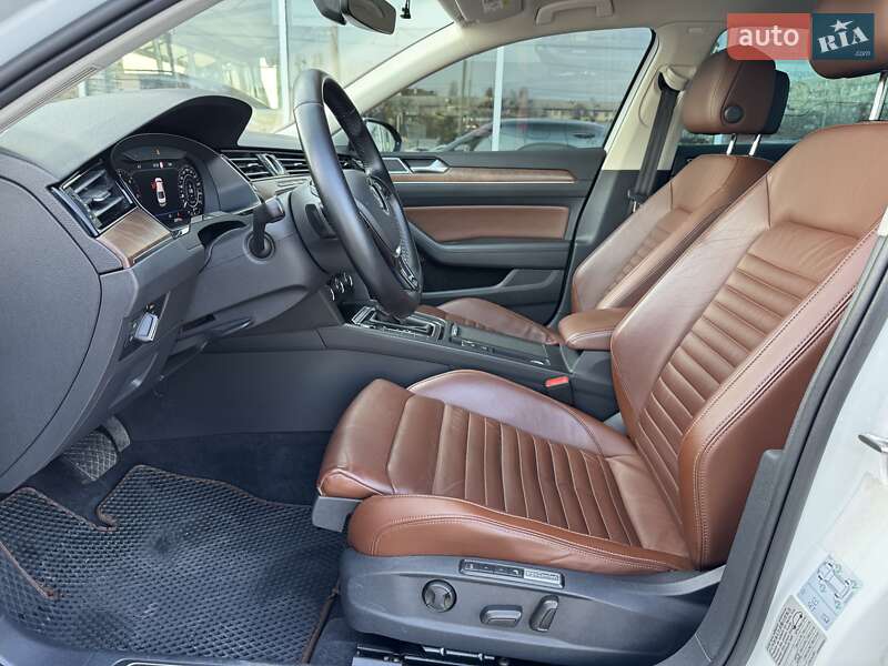 Седан Volkswagen Passat 2018 в Киеве фото 12 Седан Volkswagen Passat 2018 в Киеве