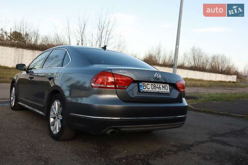 Седан Volkswagen Passat 2012 в Львове
