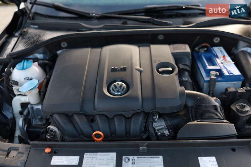 Седан Volkswagen Passat 2012 в Львове