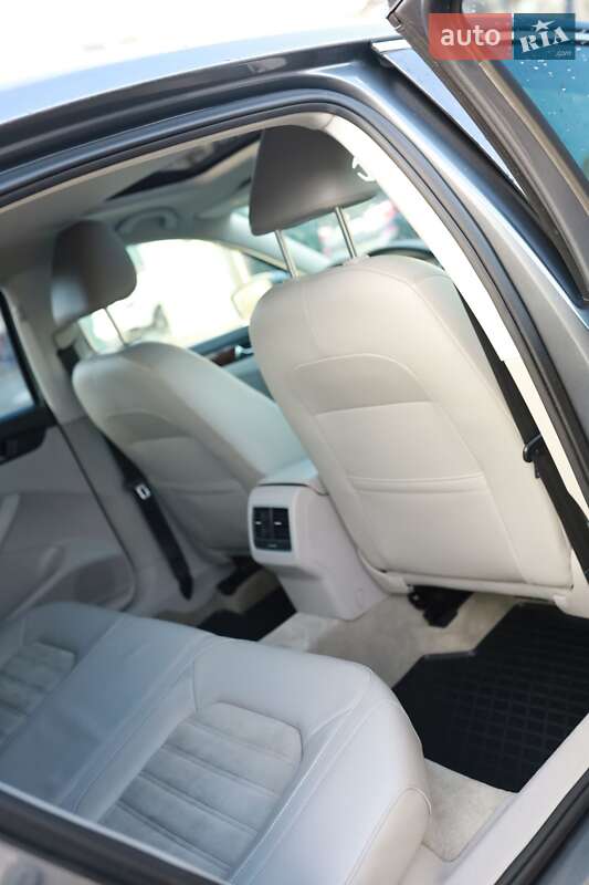 Седан Volkswagen Passat 2012 в Львове